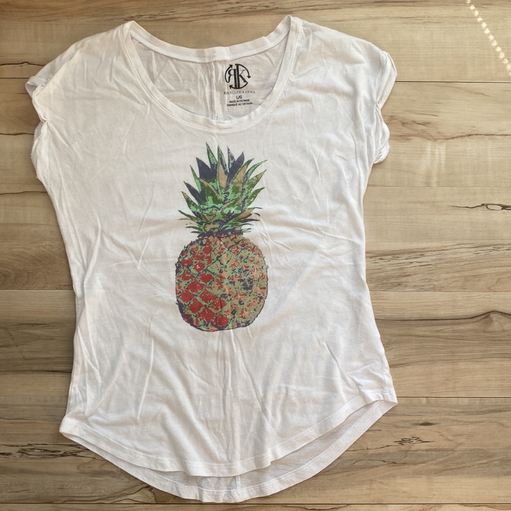 Recycled Karma Womens L Pineapple White Tee. Scoop bottom. So cute. - Picture 7 of 10